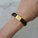 ロエベ アナグラム レザー GP ゴールド バングル ブレスレット - NEWSED