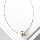 エルメス カージュドアッシュ Hキューブ ネックレス ホワイト/シルバー - NEWSED