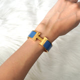 エルメス クリッククラックH PM バングル ゴールド/ブルー - NEWSED