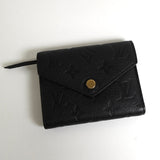 ルイ ヴィトン モノグラム アンプラント ポルトフォイユ ヴィクトリーヌ コンパクトウォレット 三つ折り財布 ブラック M64060 - NEWSED