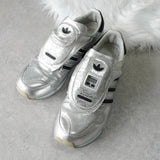 アディダス MICRO PACER ローカット スニーカー シルバー - NEWSED