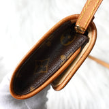 ルイ ヴィトン モノグラム ポシェットツインPM ミニハンドバッグ ブラウン - NEWSED