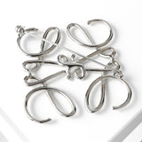 ロエベ アナグラム シルバー ブローチ 箱付き - NEWSED