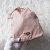 プラダ テスート ポコノ ナイロン 巾着バッグ ポーチ 三角プレート パステルピンク - NEWSED