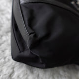 プラダ ポコノ テスート ナイロン サフィアーノレザー 三角プレート トートバッグ ブラック - NEWSED