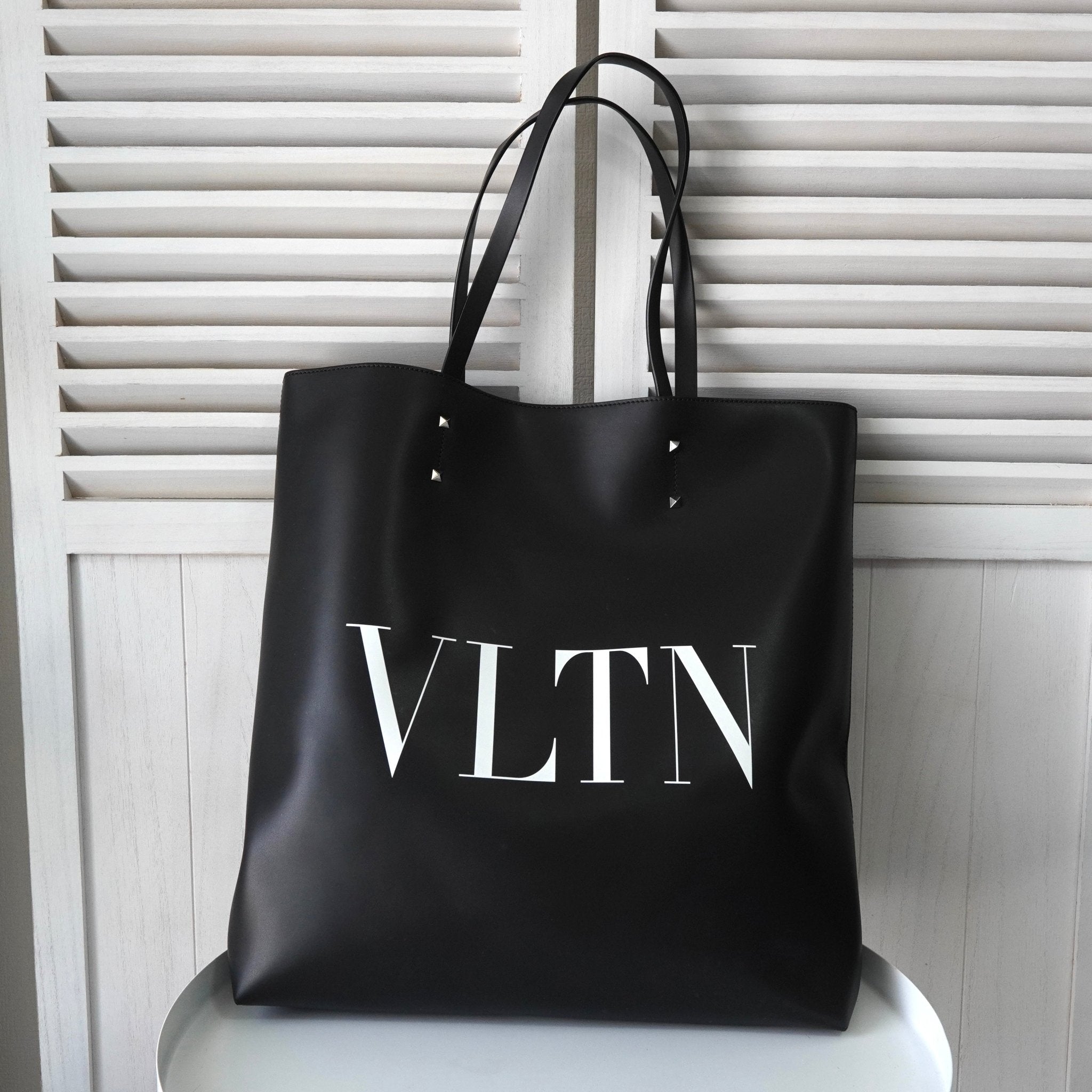 未使用品】ヴァレンティーノ VALENTINO ブラック キルティング 未使用品】ヴァレンティーノ VALENTINO ブラック キルティング