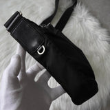 プラダ ポコノ テスートナイロン / レザー 三角プレート ショルダーバッグ ブラック - NEWSED