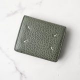 メゾン マルジェラ 四つタグ レザー 二つ折り財布 コンパクトウォレット カーキ 箱付き - NEWSED