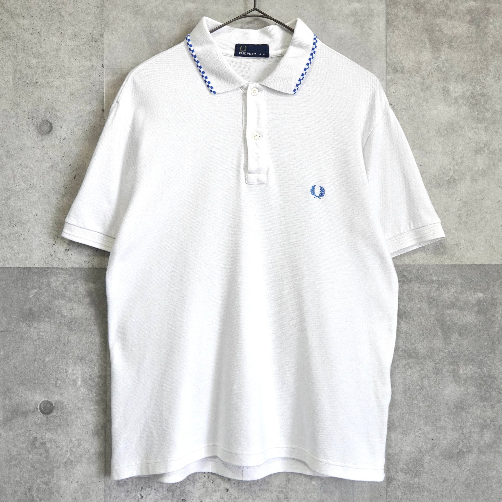 FRED PERRY✨フレッドペリー　ポロシャツ　プリーツ袖　ホワイト　白　刺繍 フレッドペリー ロゴ刺繍 半袖ポロシャツ ホワイト × ブルー