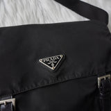 プラダ ポコノ テスート ナイロン 三角プレート ショルダーバッグ メッセンジャーバッグ ブラック - NEWSED