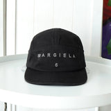 エムエムシックス メゾンマルジェラ スタッズ ロゴ ベースボール キャップ 帽子 ブラック - NEWSED