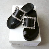 メゾンマルジェラ ビジューバックル サンダル ブラック - NEWSED