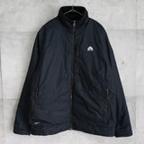 ナイキ エーシージー リバーシブル ボア ジャケット ナイロンジャケット ロゴ刺繍 ブラック - NEWSED