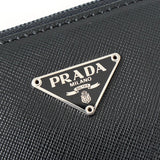 プラダ サフィアーノ レザー 三角プレート ラウンドジップ 長財布 ブラック - NEWSED