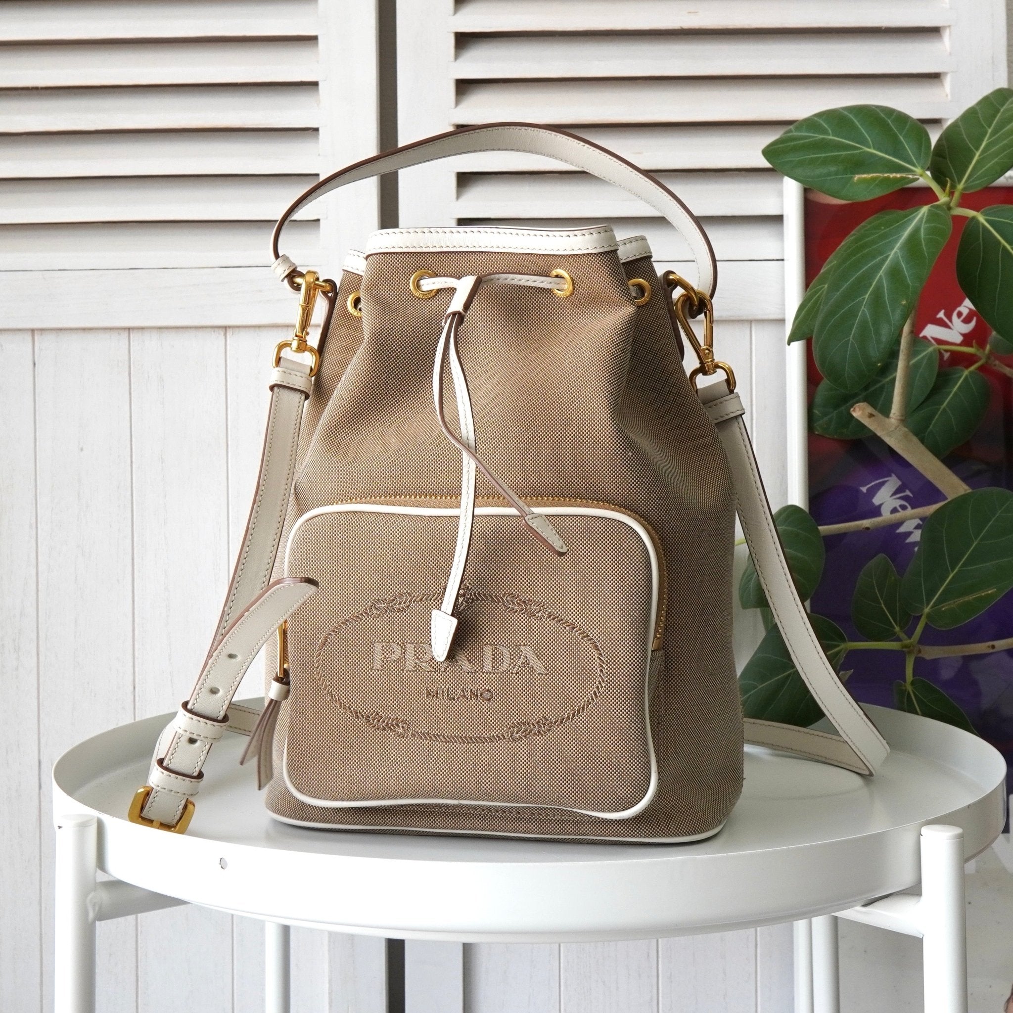 PRADA 巾着バッグ ナイロン カーキ／ギャランティカード付き】 PRADA 巾着バッグ ナイロン カーキ／ギャランティカード付き】