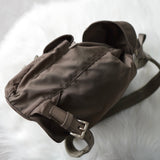 プラダ ポコノ テスート ナイロン ミニバックパック リュックサック 三角プレート カーキ グレー - NEWSED