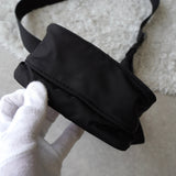 プラダ ポコノ テスート ナイロン 三角プレート ミニ ショルダーバッグ ブラック - NEWSED