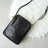 ロエベ アナグラム レザー ショルダーバッグ ポシェット ブラック - NEWSED