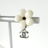 シャネル ココマーク フラワー ラインストーン イヤリング シルバー / ホワイト - NEWSED