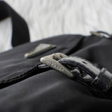 プラダ ポコノ テスート ナイロン 三角プレート ショルダーバッグ メッセンジャーバッグ ブラック - NEWSED