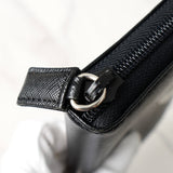 プラダ サフィアーノ レザー 三角プレート ラウンドジップ 長財布 ブラック - NEWSED