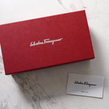 サルバトーレ フェラガモ ガンチーニ レザー 長財布 ブラック パスケース付き 箱付き - NEWSED