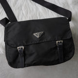プラダ ポコノ テスート ナイロン 三角プレート ショルダーバッグ メッセンジャーバッグ ブラック - NEWSED