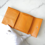 プラダ ナイロン 三つ折り財布 トライアングルロゴ オレンジ - NEWSED