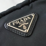 プラダ テスートナイロン / レザー 三角プレート ポーチ ブラック - NEWSED