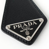 プラダ トライアングルロゴ サフィアーノ レザー キーホルダー チャーム ブラック - NEWSED