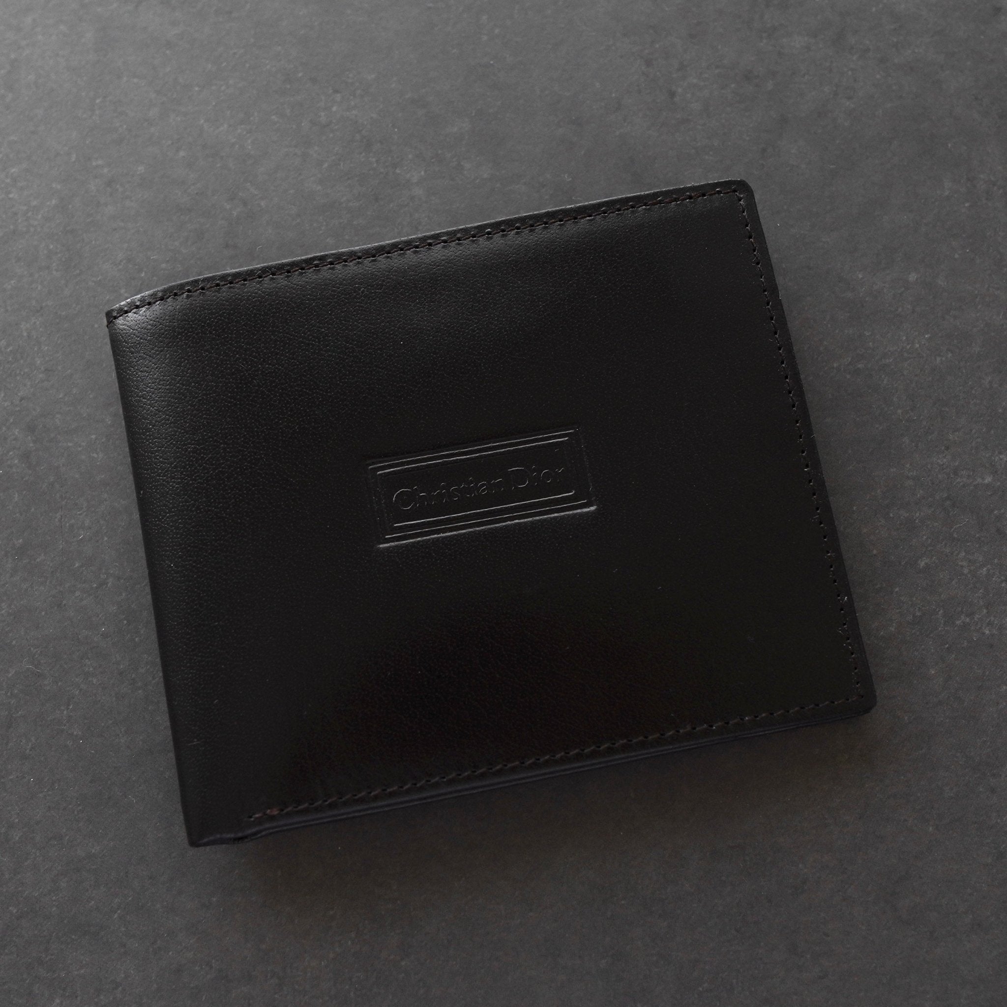 【新品未使用✨CDロゴ刻印】クリスチャンディオール　折り財布　レザー　黒　希少 Dior CD Icon Vertical Bi-fold Wallet Black Men 2ESBH072CDI