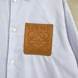 ロエベ アナグラム レザーパッチ ストライプ 長袖シャツ ホワイト / ブルー - NEWSED