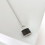 ヴィヴィアン・ウエストウッド 南京錠モチーフ オーブロゴ ネックレス シルバー×ブラック - NEWSED