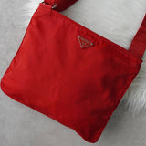 プラダ ポコノ テスート ナイロン トライアングルロゴ ショルダーバッグ レッド - NEWSED