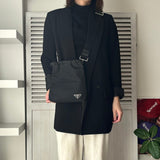 プラダ ポコノ テスート ナイロン 巾着バッグ ショルダーバッグ 三角プレート トライアングルロゴ ブラック - NEWSED