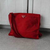 プラダ ポコノ テスート ナイロン トライアングルロゴ ショルダーバッグ レッド - NEWSED