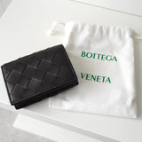 ボッテガ ヴェネタ イントレチャート タイニー レザー 三つ折りウォレット コンパクトウォレット ダークブラウン / ブルー 保存袋付き - NEWSED