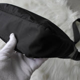 プラダ ポコノ テスートナイロン / レザー 三角プレート ショルダーバッグ ブラック - NEWSED