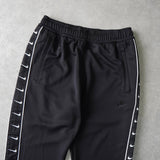 ナイキ ロゴ サイドライン トラックパンツ ブラック - NEWSED