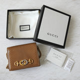 グッチ ズゥミ パイソン チェーン ミニウォレット 二つ折り財布 キャメル - NEWSED