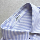 ロエベ アナグラム レザーパッチ ストライプ 長袖シャツ ホワイト / ブルー - NEWSED