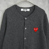 プレイ コムデギャルソン ハートロゴ カーディガン グレー レディース - NEWSED