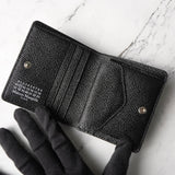 メゾン マルジェラ カレンダーロゴ レザー 二つ折り財布 コンパクトウォレット ブラック 箱付き - NEWSED