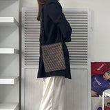 フェンディ ズッキーノ キャンバス ショルダーバッグ サコッシュ ブラウン - NEWSED