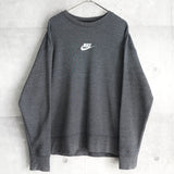 ナイキ センターロゴ 刺繍 スウェット グレー - NEWSED