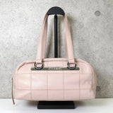 シャネル チョコバー ロゴ ソフトキャビアスキン ボーリングバッグ ハンドバッグ ピンク - NEWSED