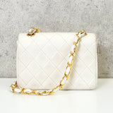 シャネル ターンロック ミニミニマトラッセ ラムスキン チェーンショルダーバッグ ホワイト - NEWSED