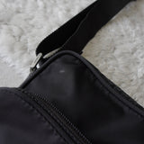 プラダ ポコノ テスート ナイロン 三角プレート ミニ ショルダーバッグ ブラック - NEWSED