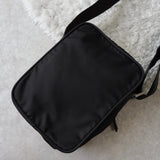 プラダ ポコノ テスート ナイロン 三角プレート ミニ ショルダーバッグ ブラック - NEWSED