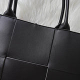 ボッテガ ヴェネタ アルコ マキシイントレチャート トートバッグ ブラック - NEWSED